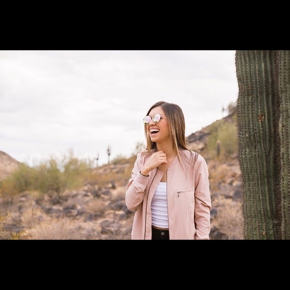 Meet your Posher, Hayley - Picture 1 of 1